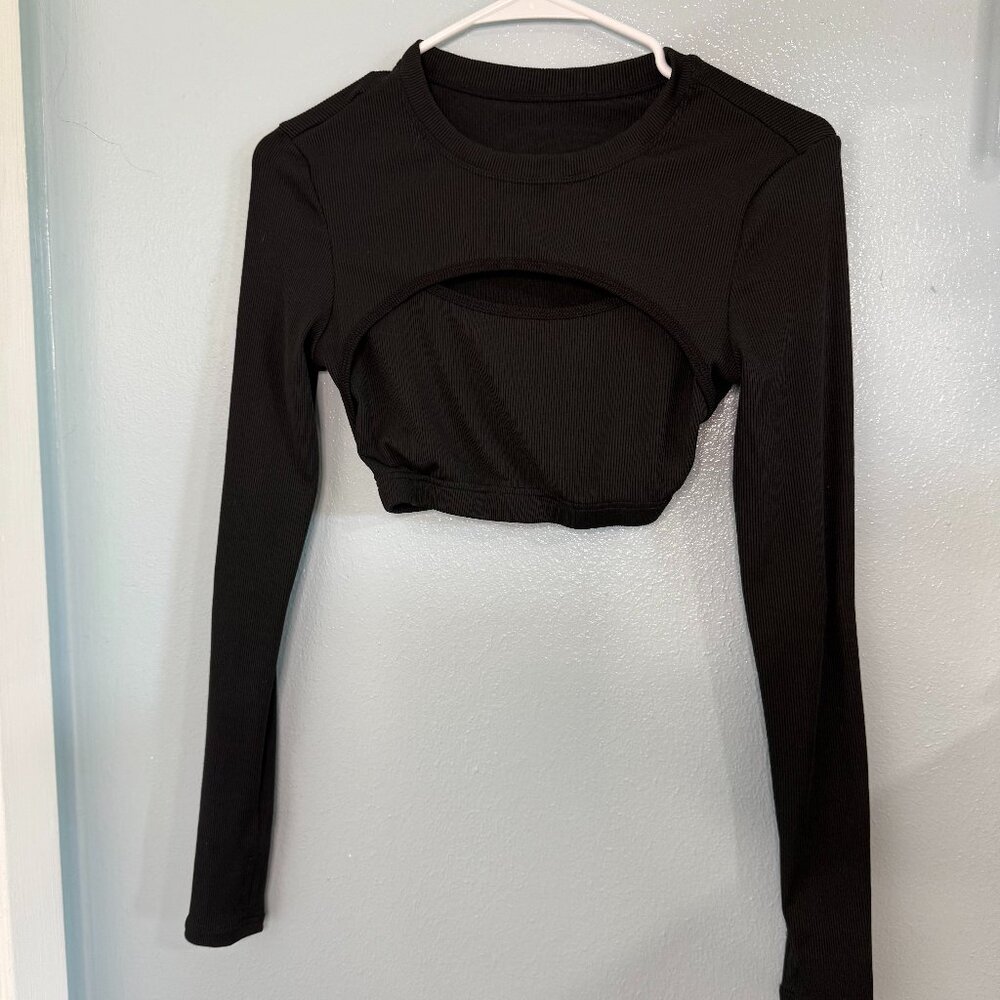 2 black long sleeve crop top workout set